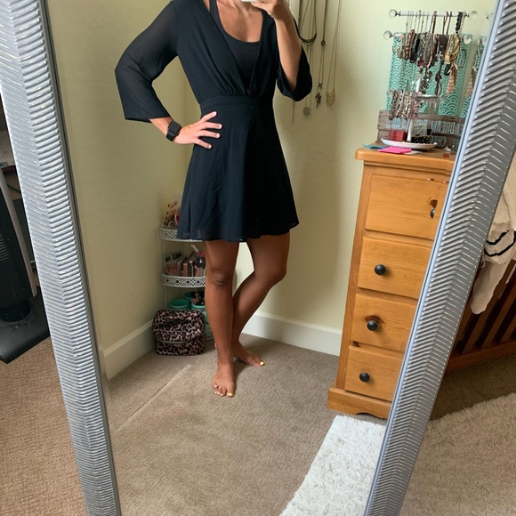 Cute long sleeve little black dress🖤 - Picture 2 of 8